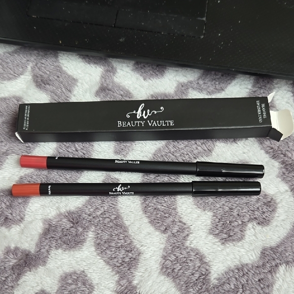 Beauty Vaulte Other - Lip Liner Set - NWOT